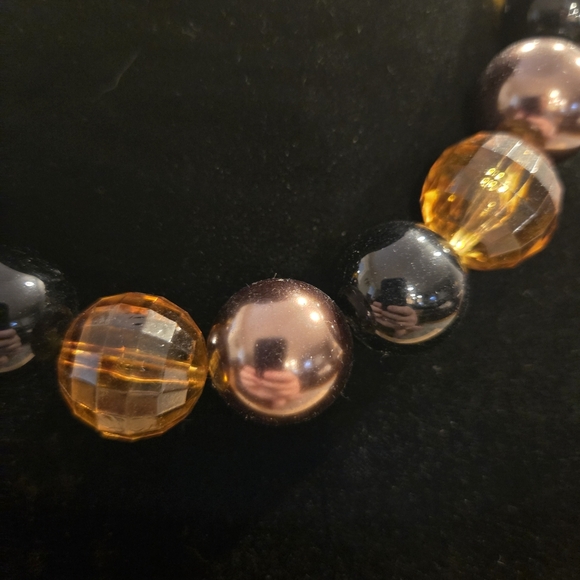 Elegant Black and Gold Beaded Necklace - Picture 3 of 4